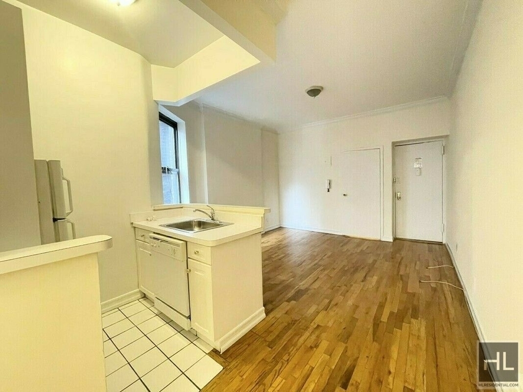 East 84 Street - Photo 0