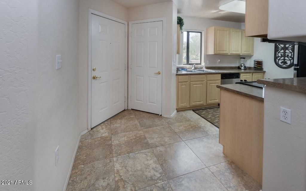 1287 N Alma School Road - Photo 2