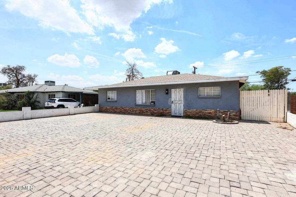 8806 N 30th Avenue - Photo 2