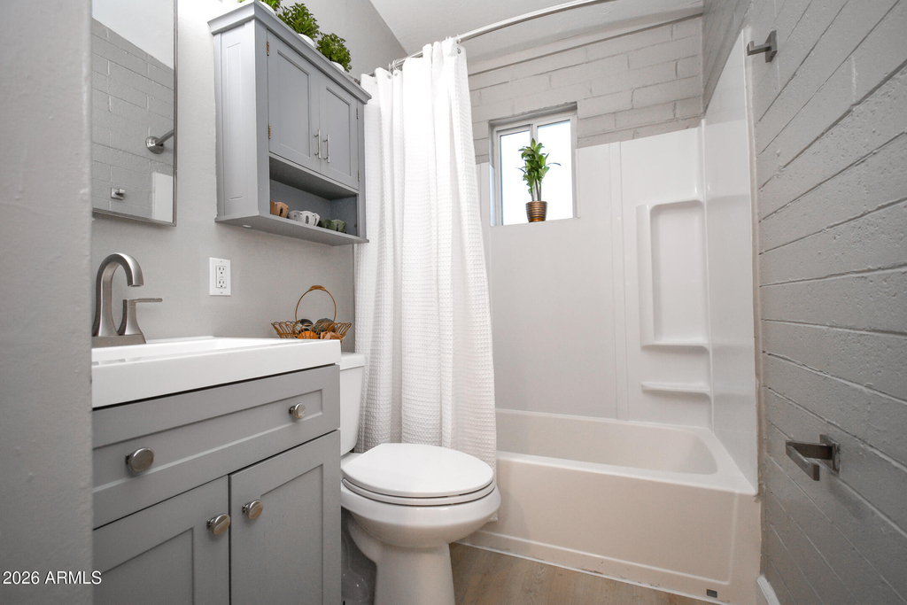 1012 E Henry Street - Photo 12