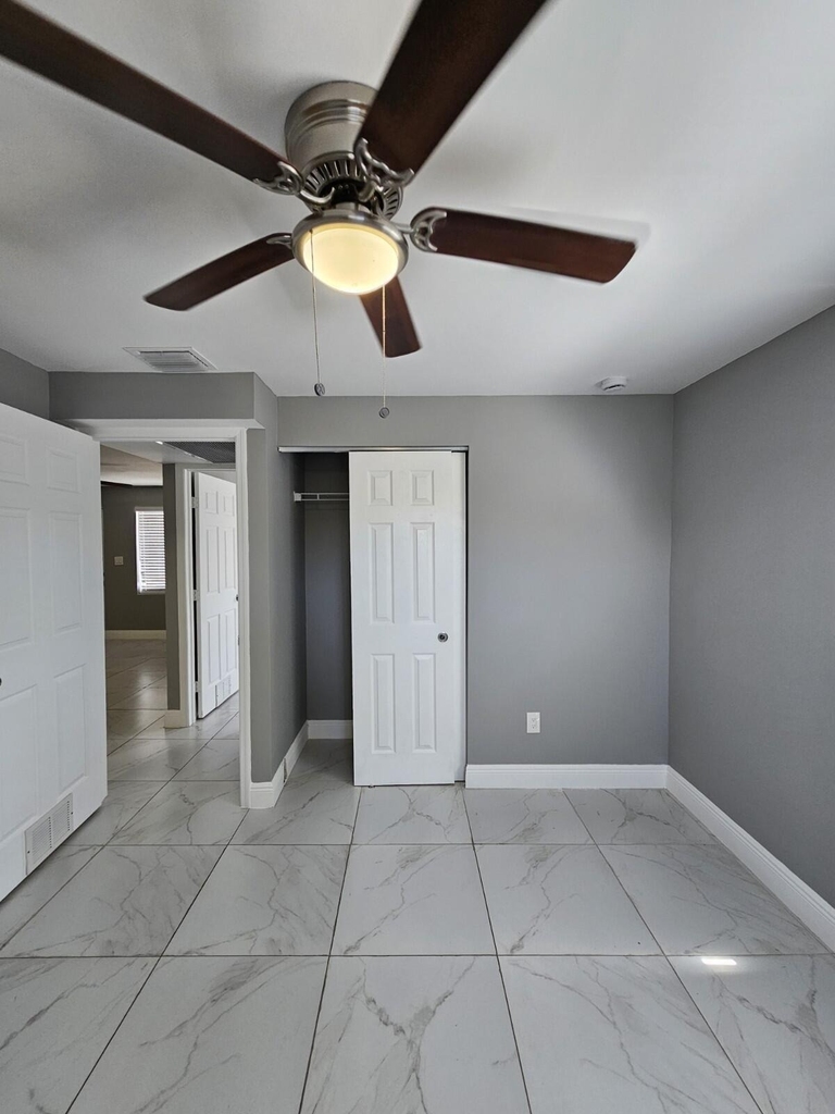933 W 7th Street - Photo 10