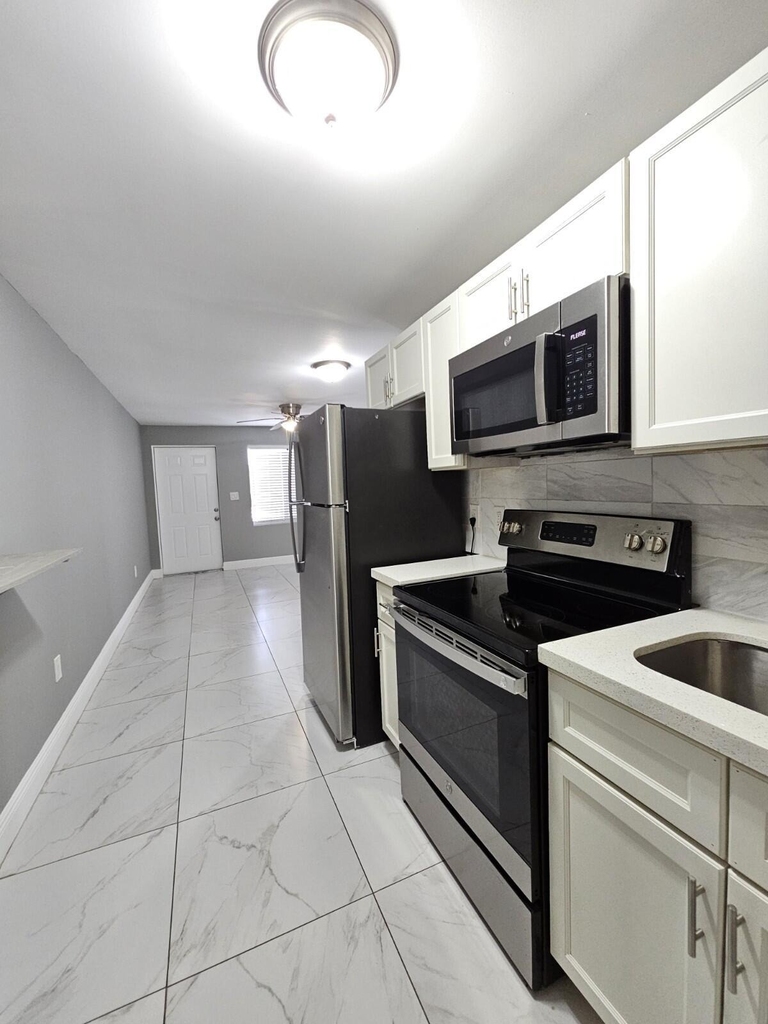 933 W 7th Street - Photo 4