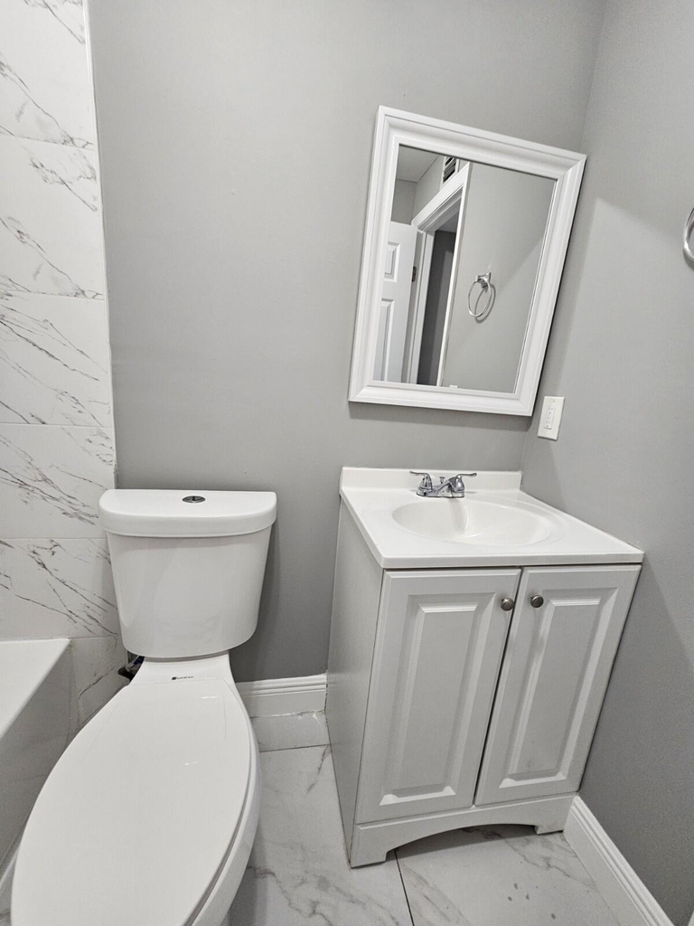933 W 7th Street - Photo 12