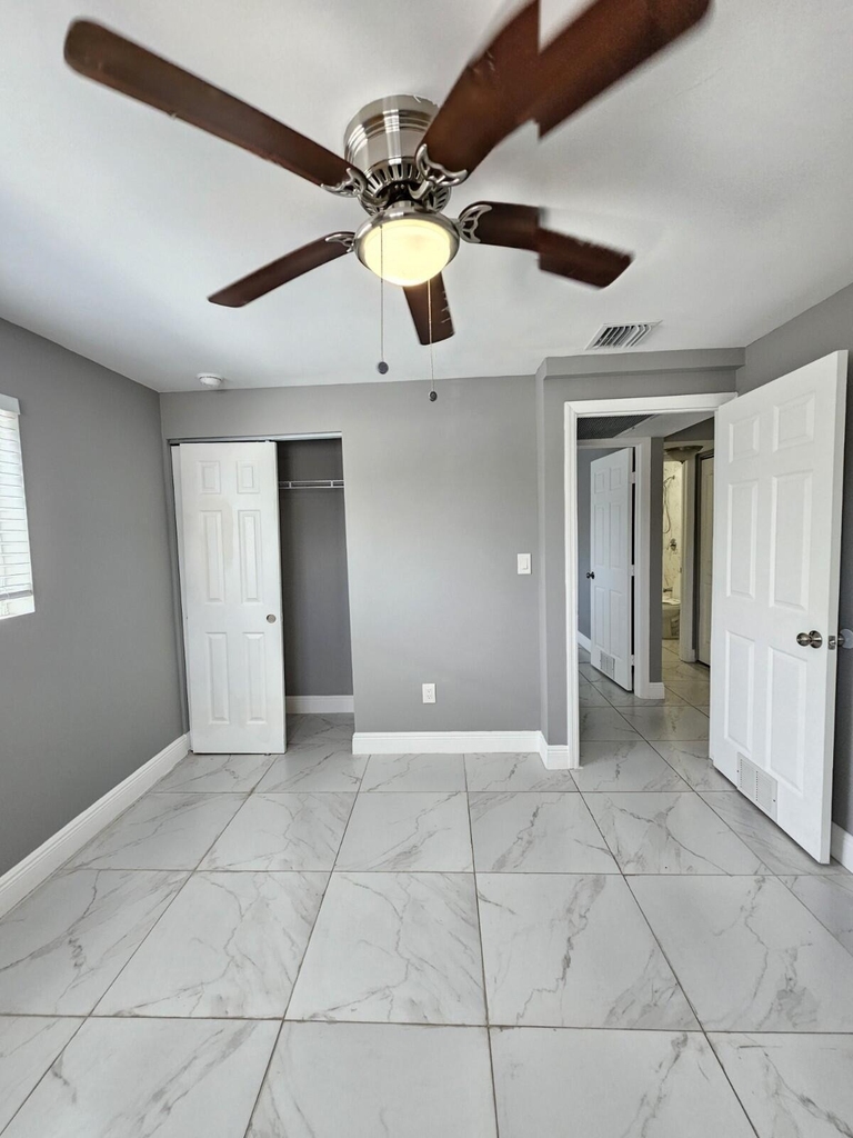 933 W 7th Street - Photo 7