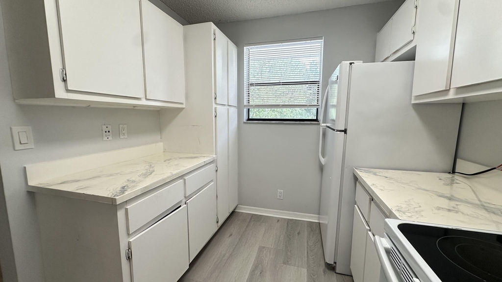 11464 Nw 39th Street - Photo 2