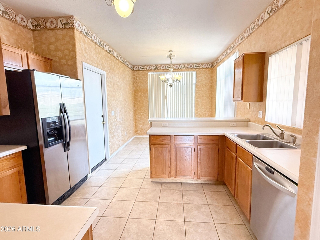 5061 W Glenview Place - Photo 5