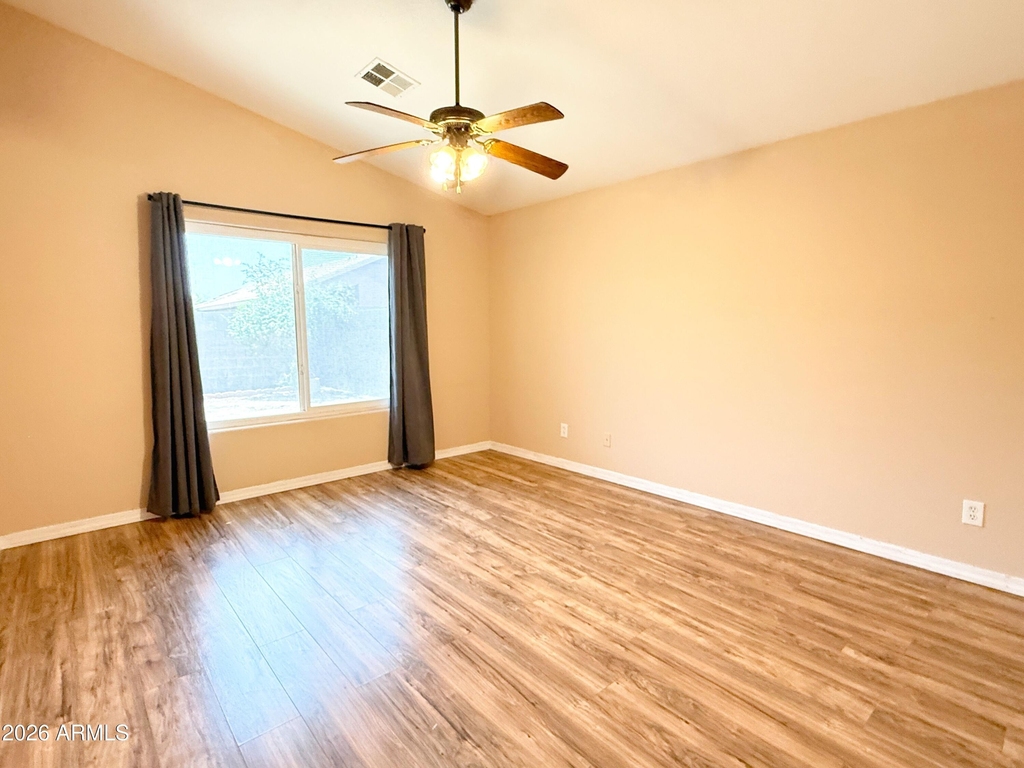 5061 W Glenview Place - Photo 10