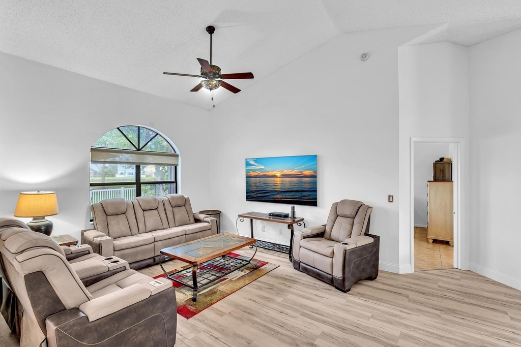 8099 Cassia Drive - Photo 3