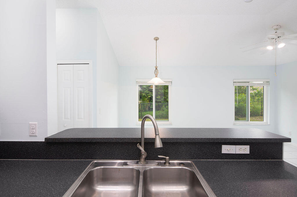 2741 Sw Pierson Road - Photo 15