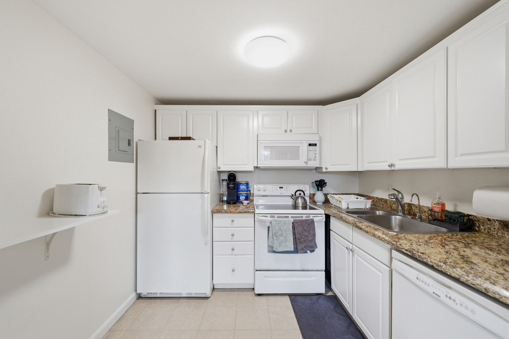 387 Flanders I - Photo 10
