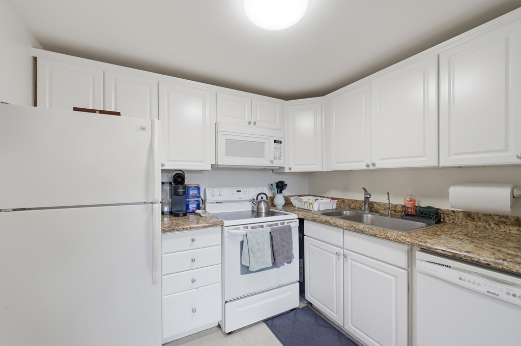 387 Flanders I - Photo 11