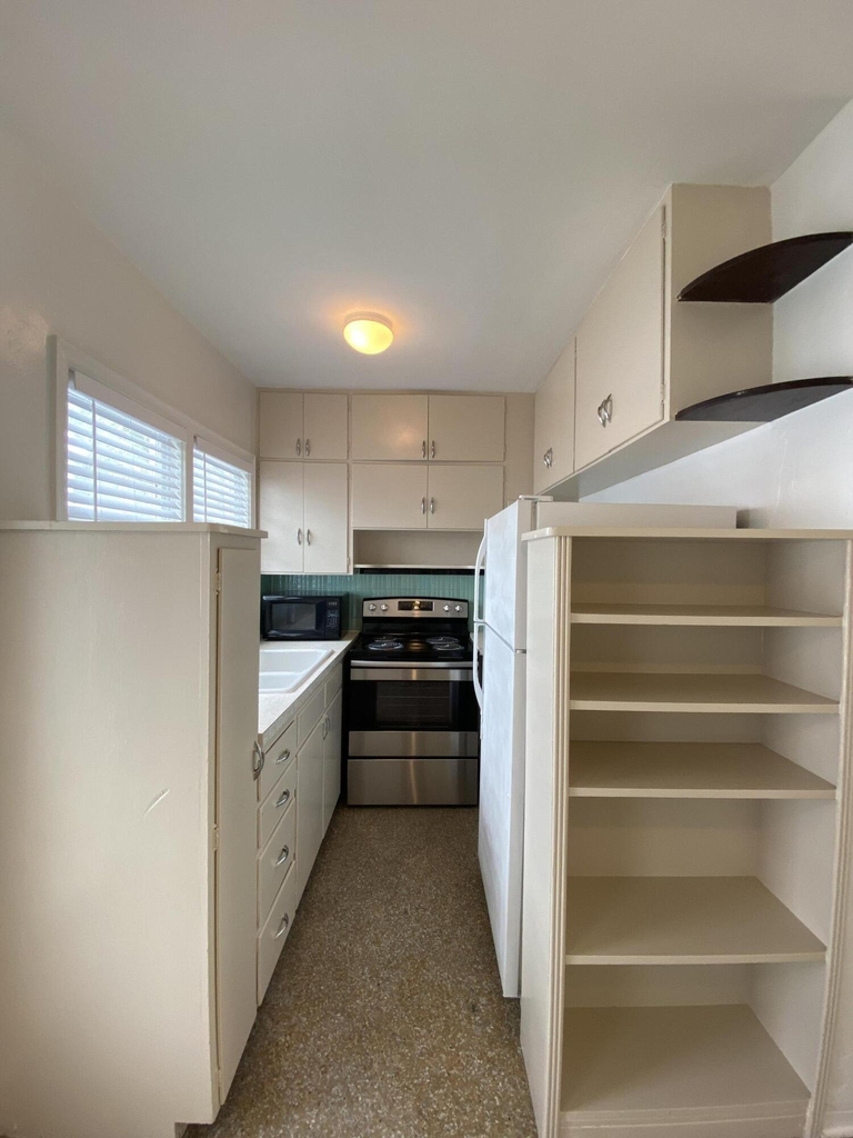 1020 Ne 3rd Street - Photo 7