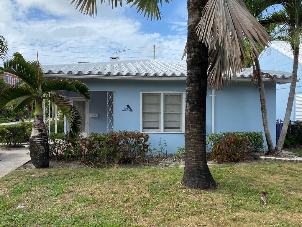 1020 Ne 3rd Street - Photo 2