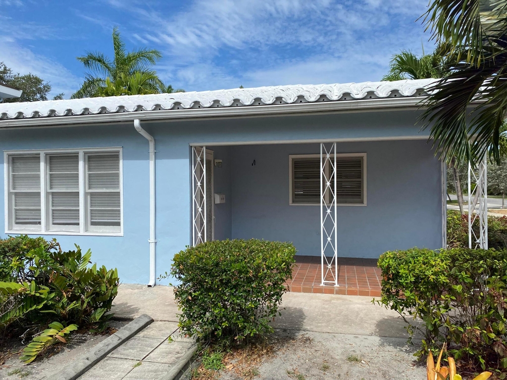 1020 Ne 3rd Street - Photo 0