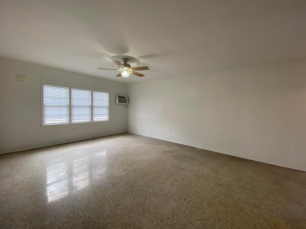 1020 Ne 3rd Street - Photo 5