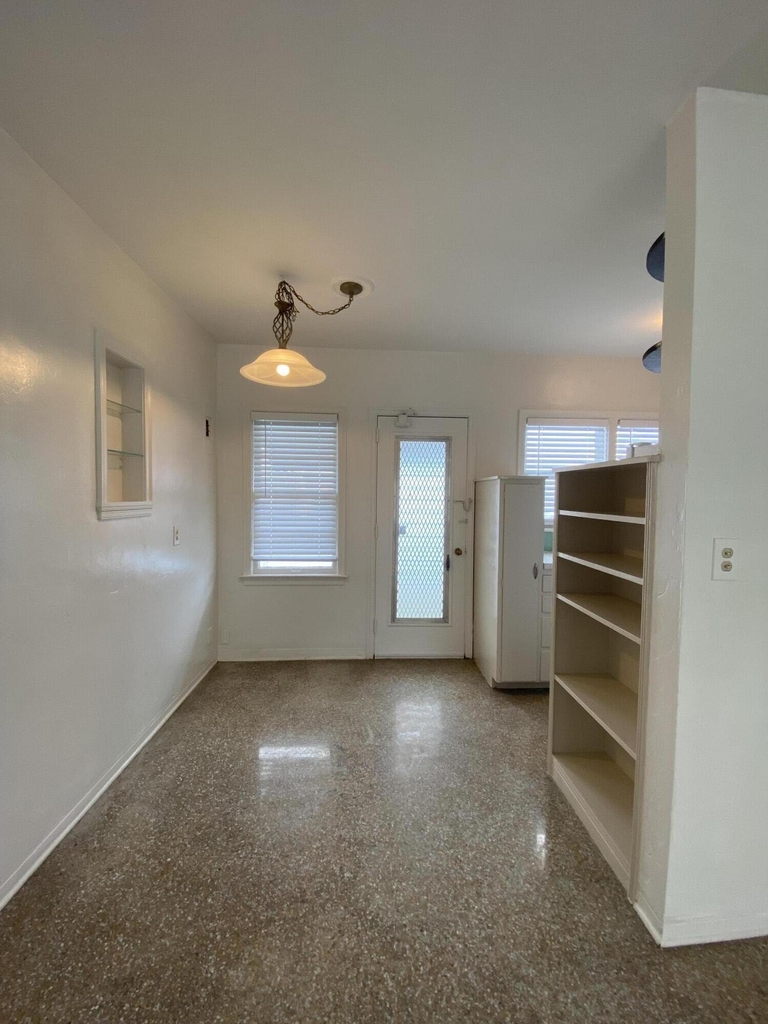 1020 Ne 3rd Street - Photo 6