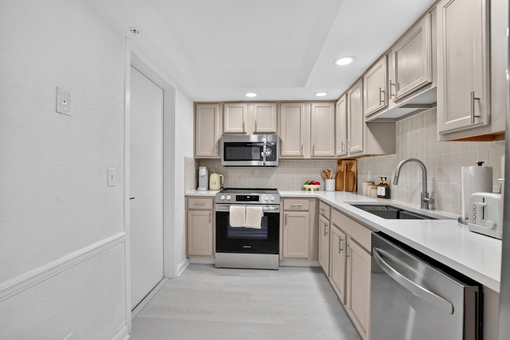 7835 Lakeside Boulevard - Photo 9