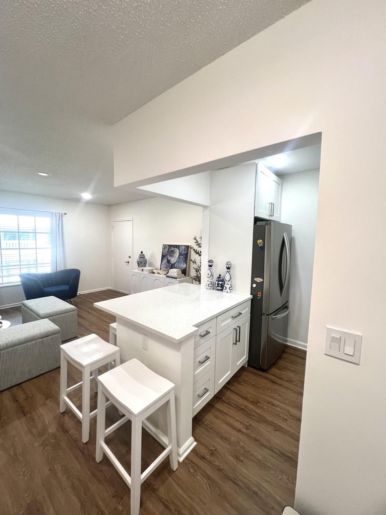 2261 Ne 67th Street - Photo 3