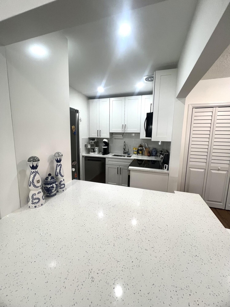 2261 Ne 67th Street - Photo 4