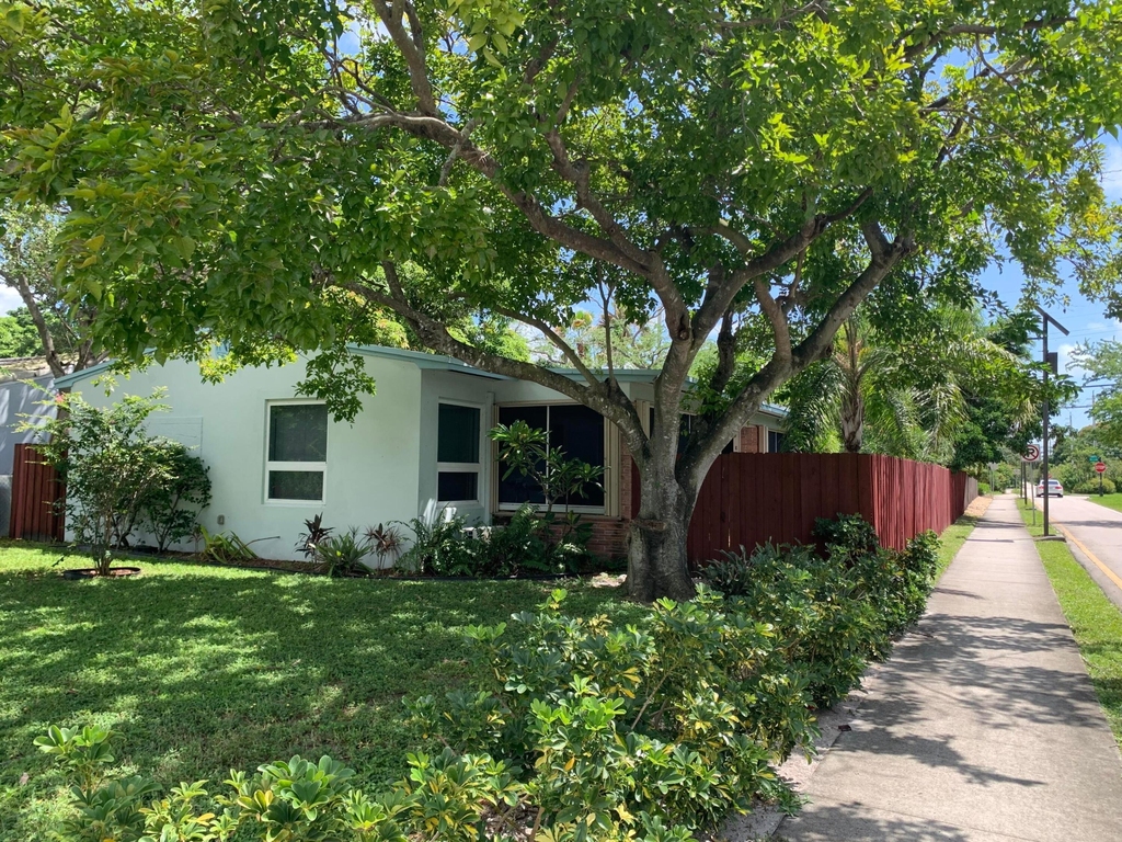 1500 Nw 5th Avenue - Photo 0
