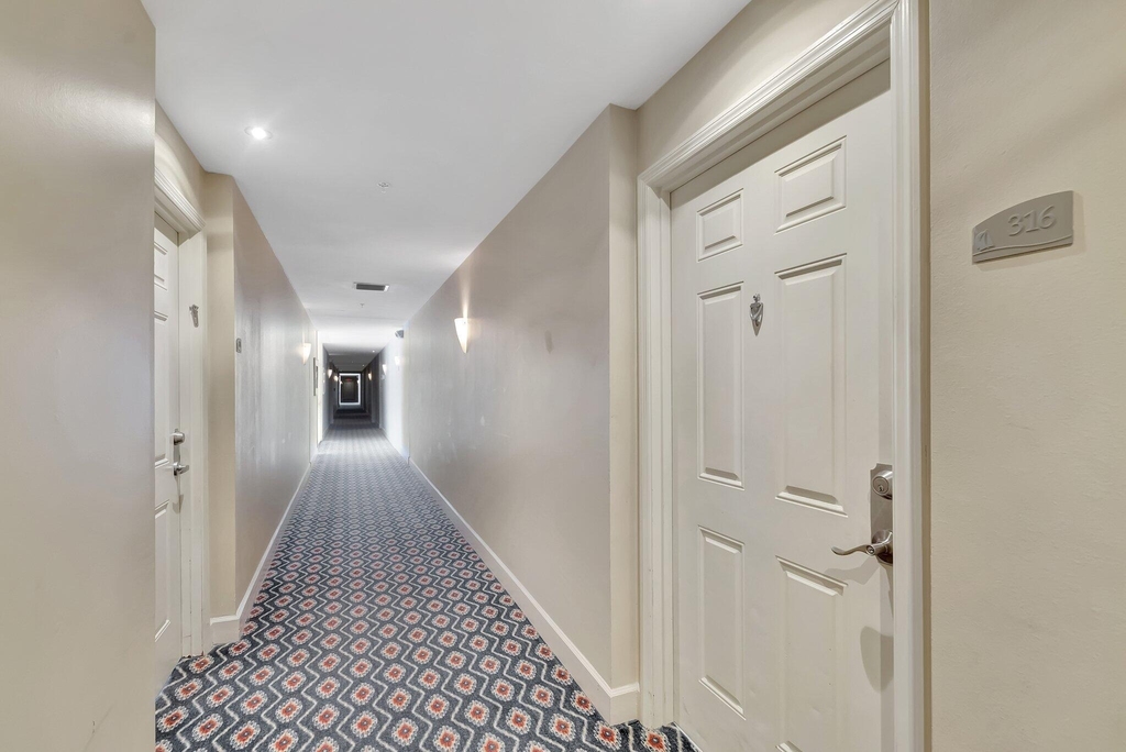 802 W Windward Way - Photo 2