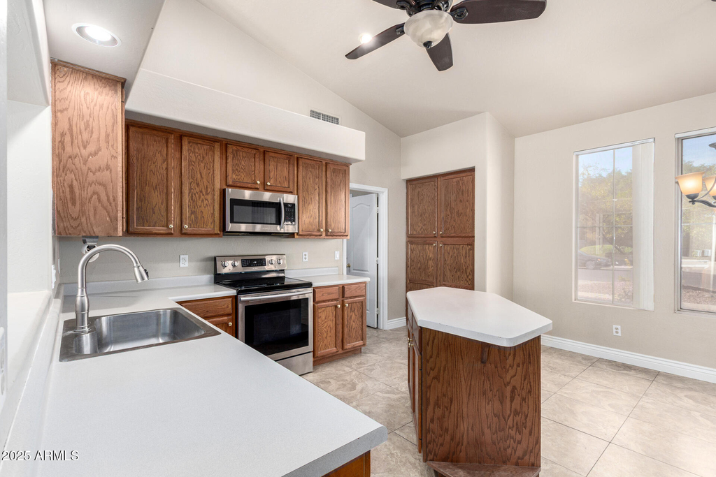 359 E Horseshoe Avenue - Photo 11