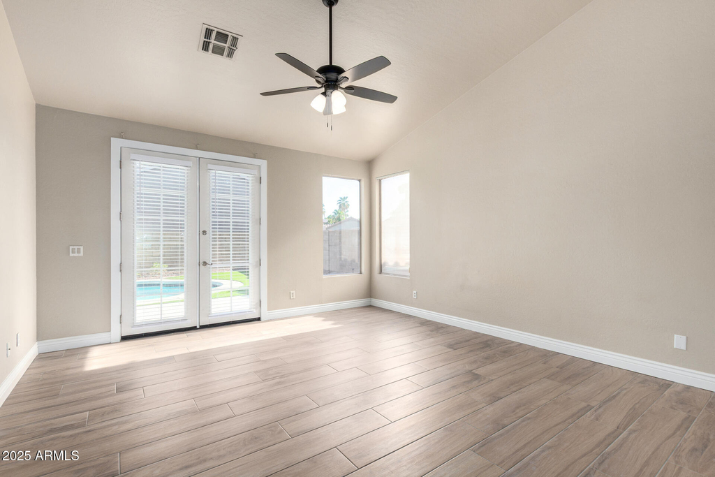 359 E Horseshoe Avenue - Photo 16