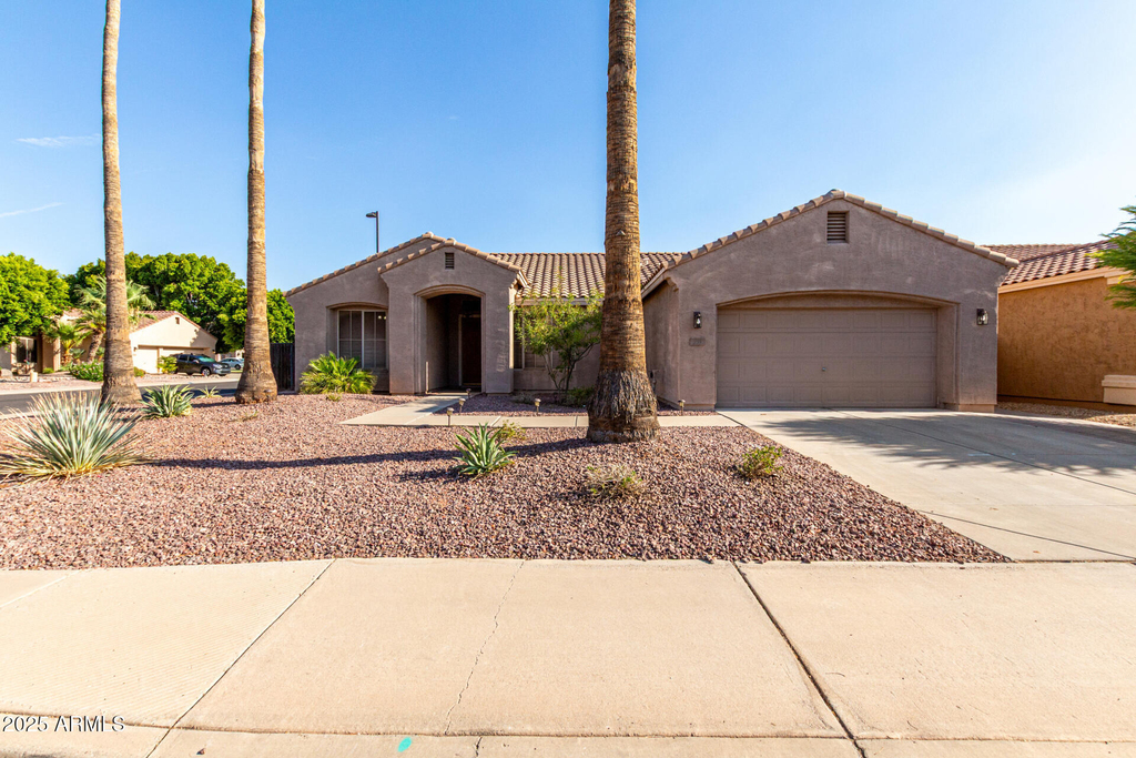 359 E Horseshoe Avenue - Photo 0