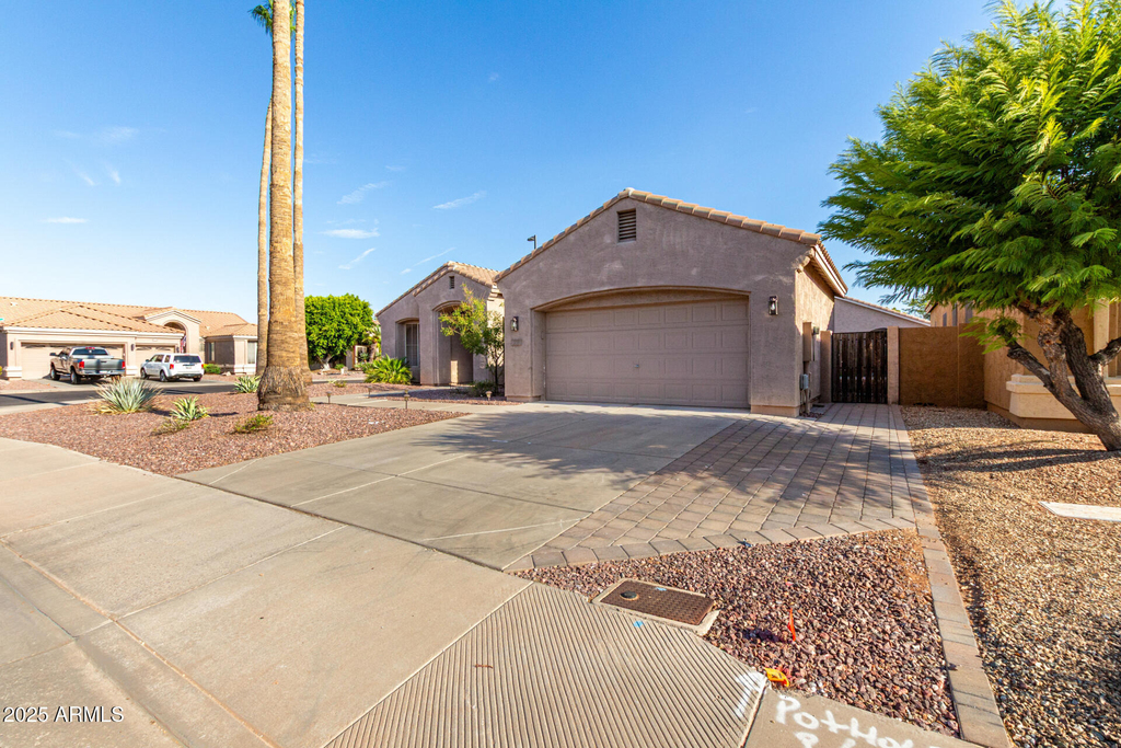359 E Horseshoe Avenue - Photo 2