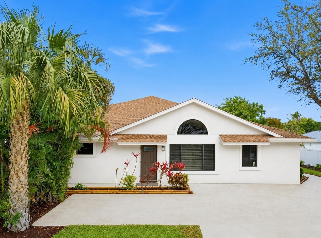 825 Dogwood Drive - Photo 1