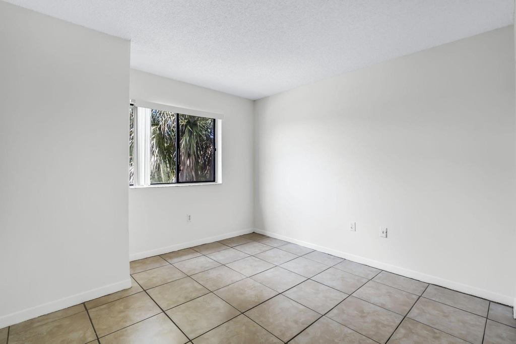 5200 Nw 31st Avenue - Photo 14
