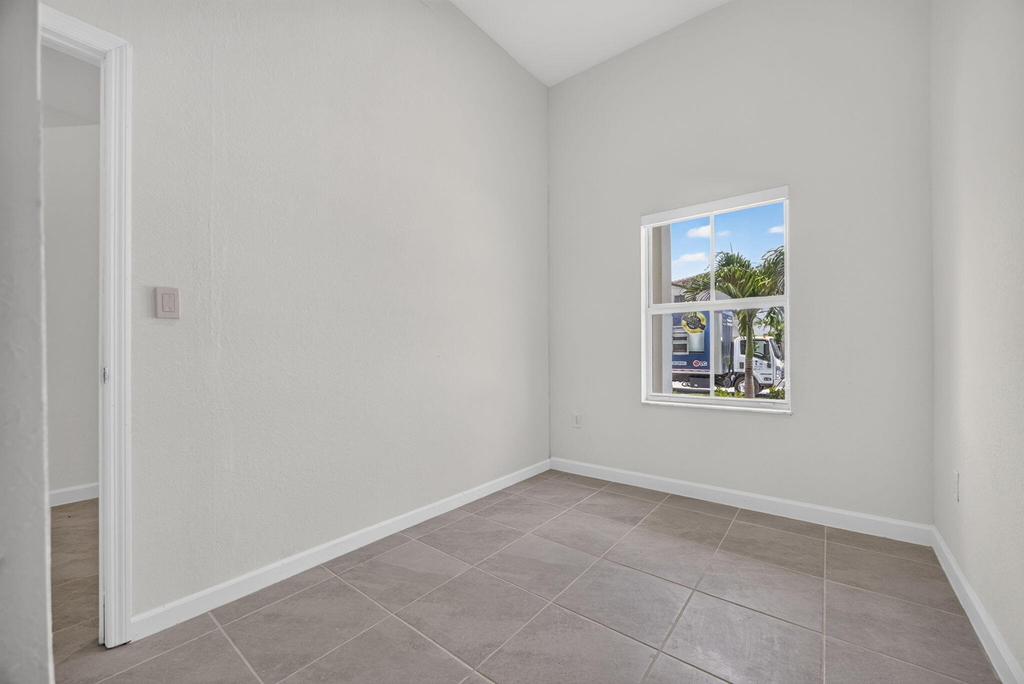 2444 Se 29th Drive - Photo 4