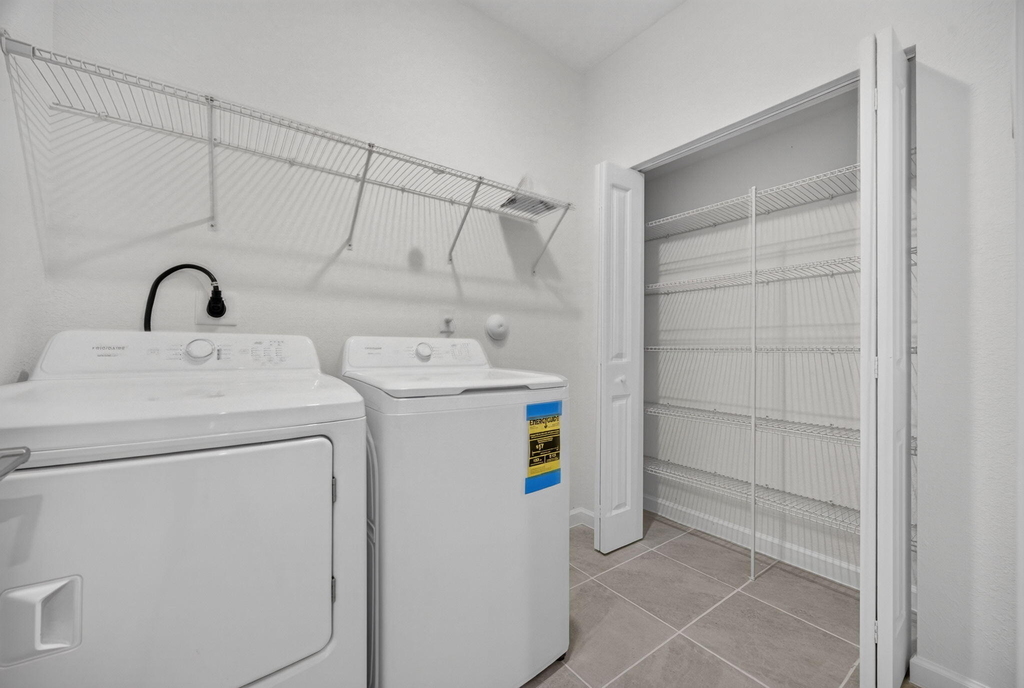 2444 Se 29th Drive - Photo 6