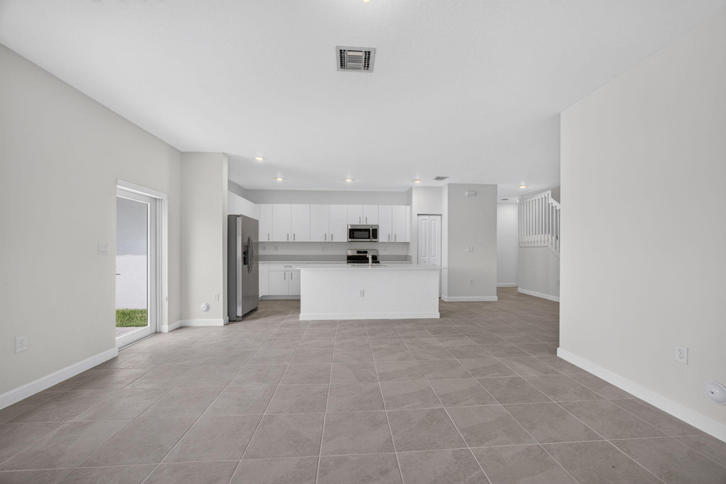 2444 Se 29th Drive - Photo 1