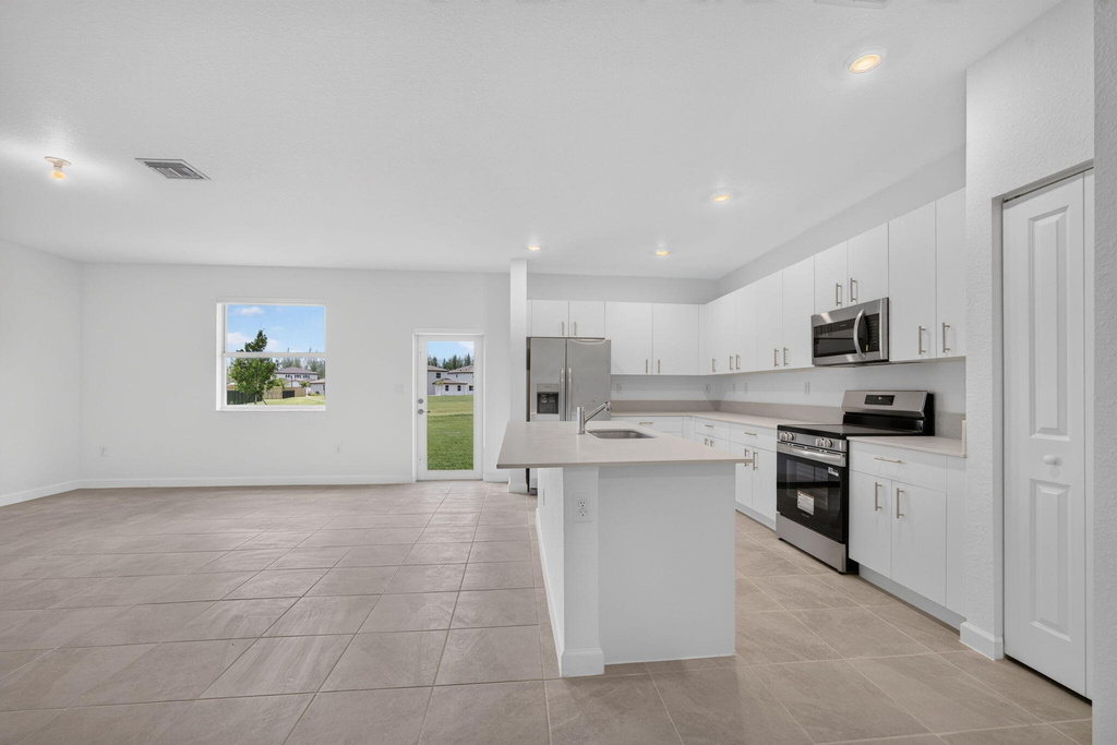 2444 Se 29th Drive - Photo 2