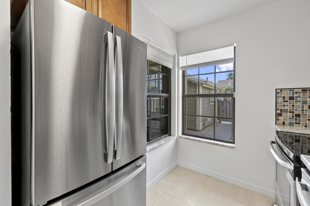 1431 Se Berwick Court - Photo 5