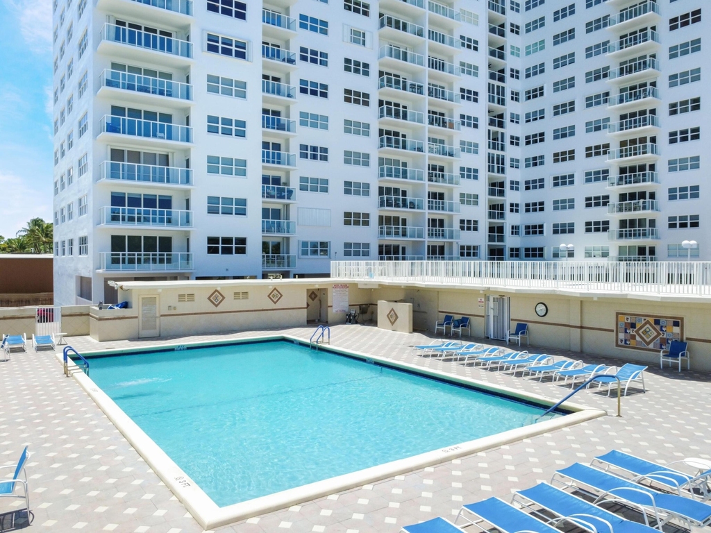 111 N Pompano Beach Boulevard - Photo 37