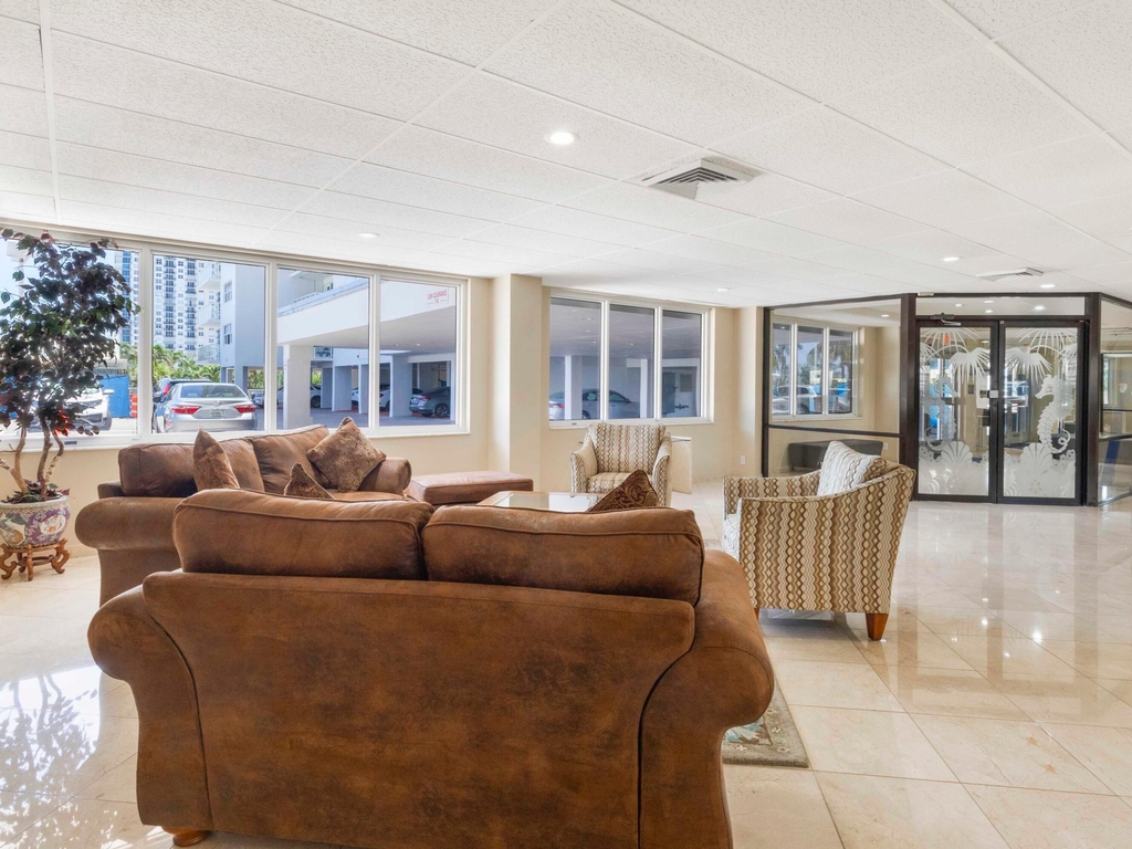 111 N Pompano Beach Boulevard - Photo 12