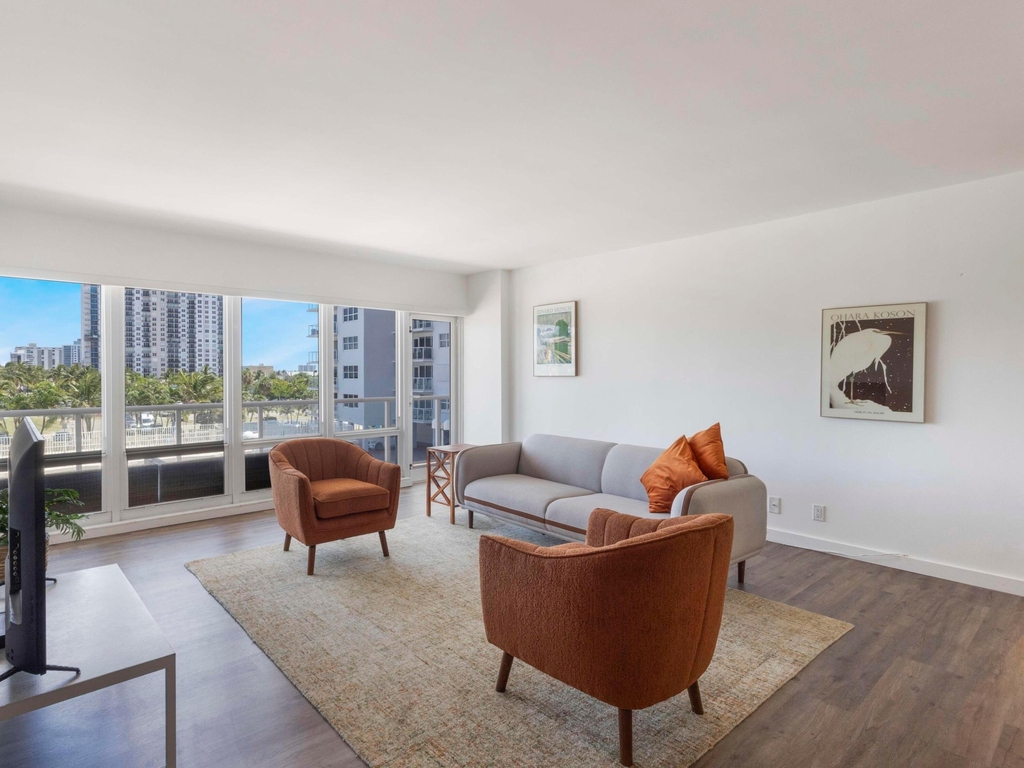 111 N Pompano Beach Boulevard - Photo 9