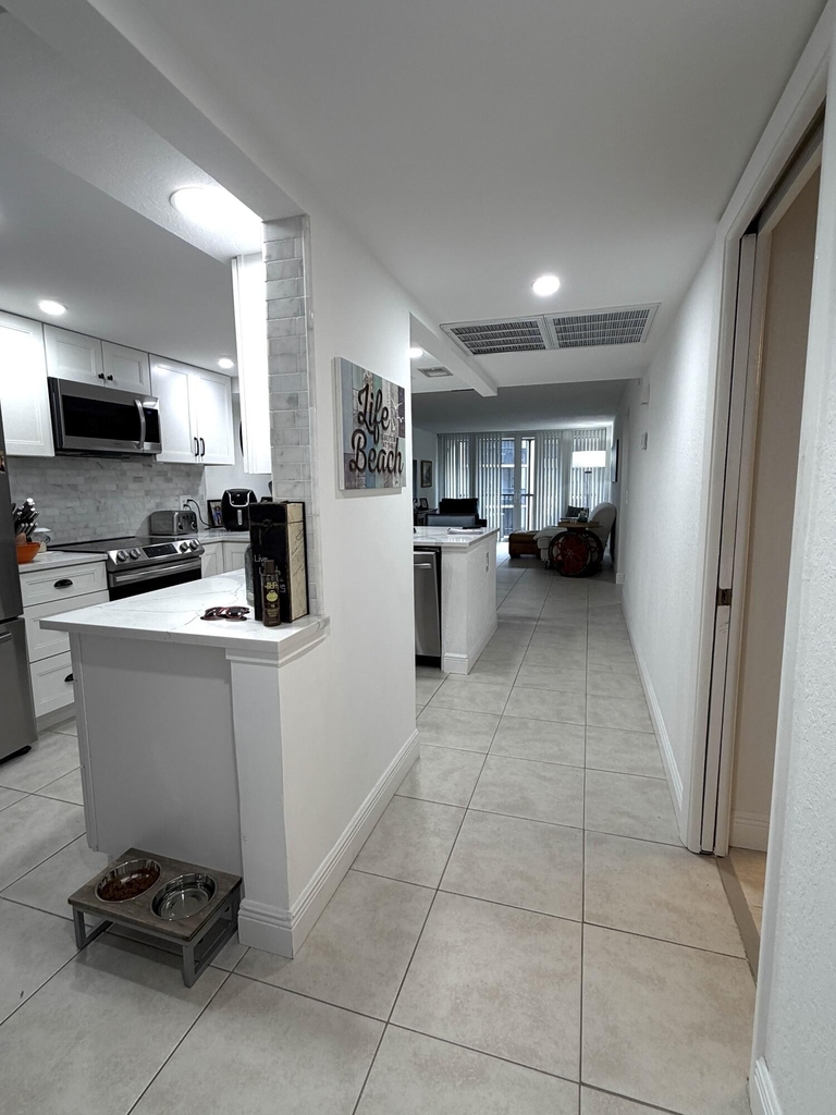 20 Royal Palm Way - Photo 0