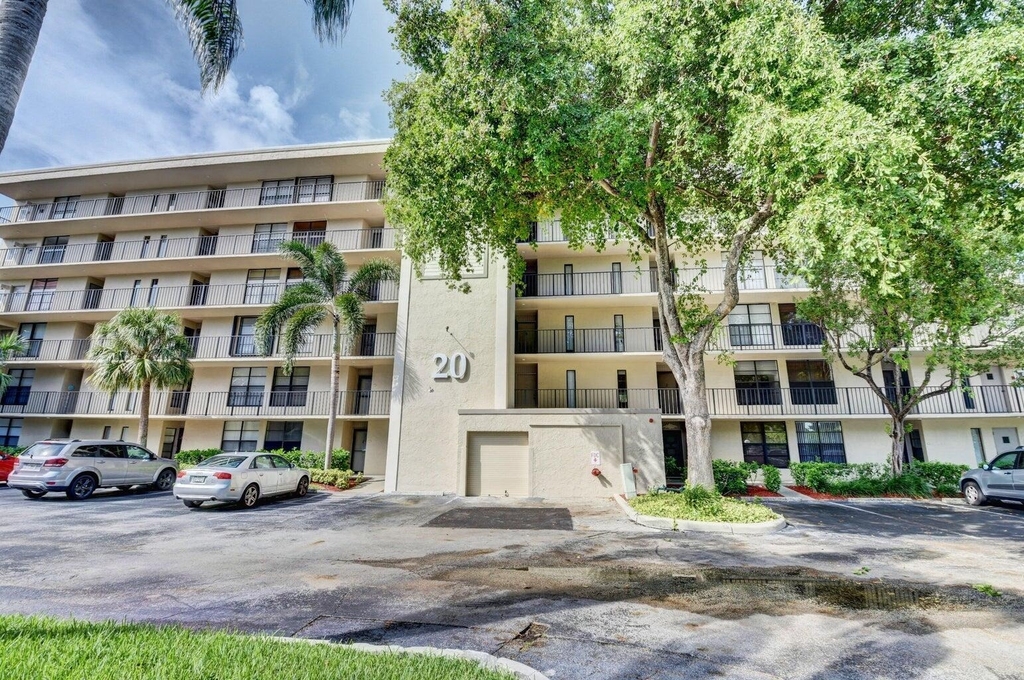 20 Royal Palm Way - Photo 4