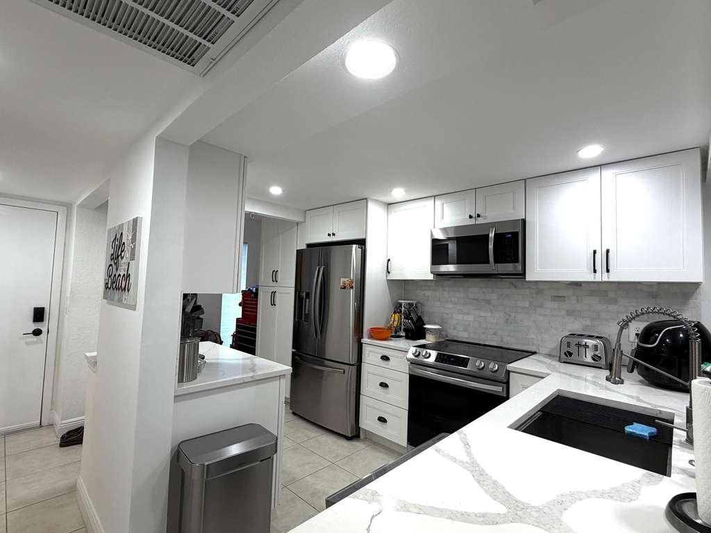 20 Royal Palm Way - Photo 7