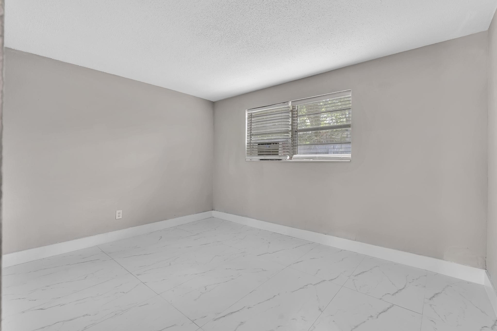 626 Sw 14th Avenue - Photo 13