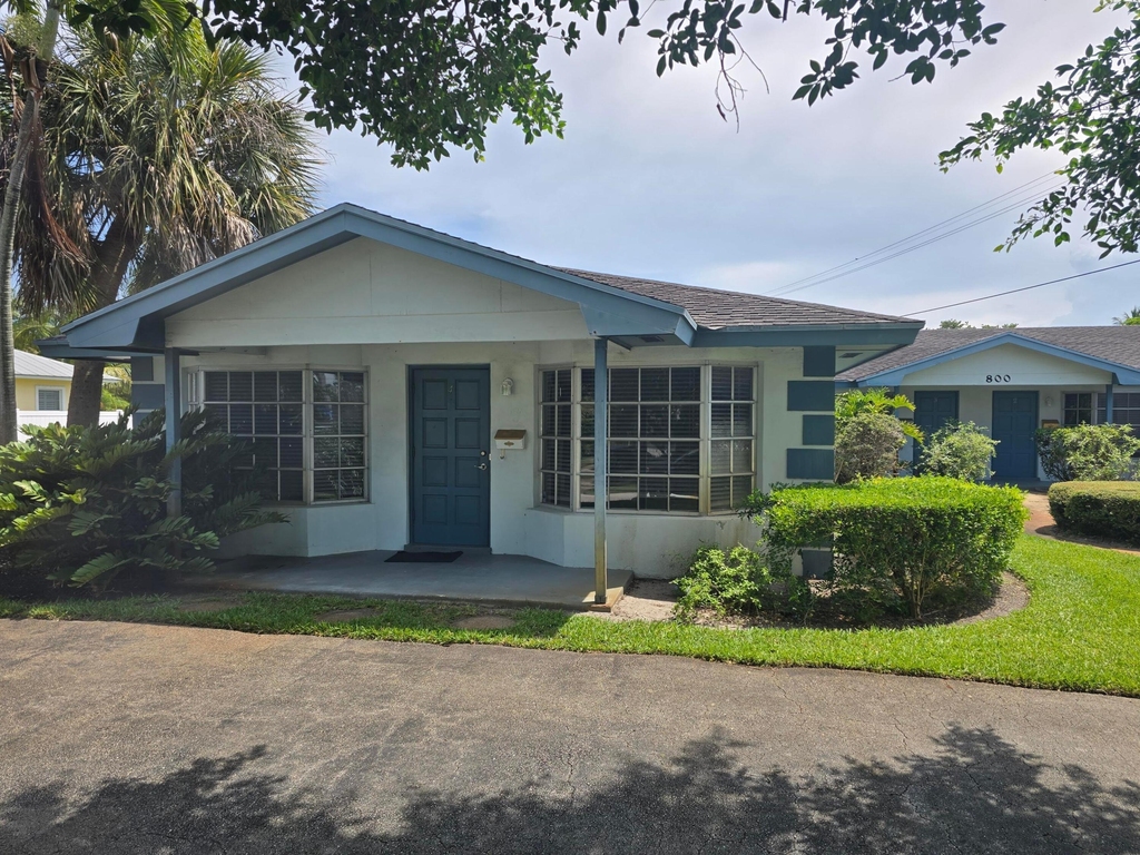 800 Ibis Way - Photo 0