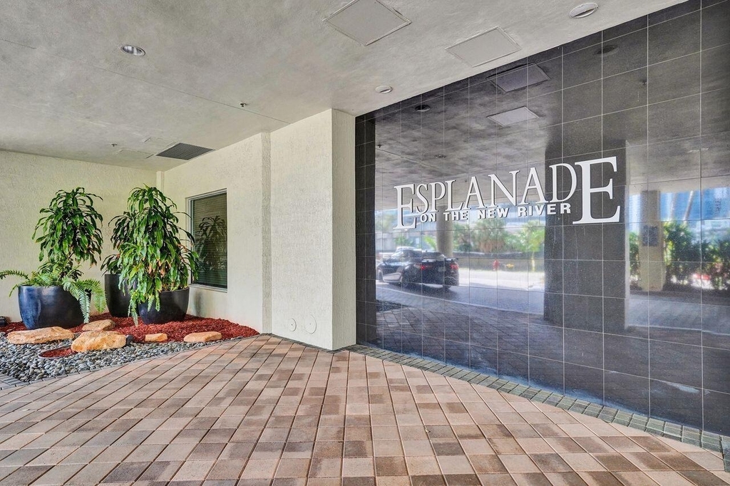 401 Sw 4th Avenue - Photo 2