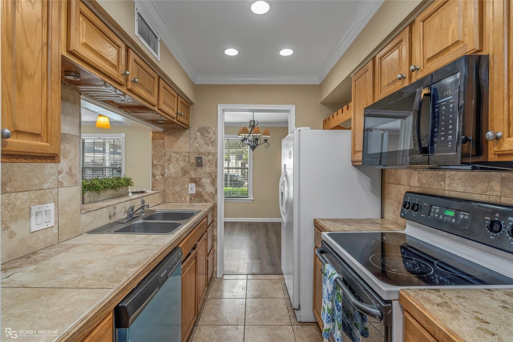 3730 Fairfield Avenue - Photo 8