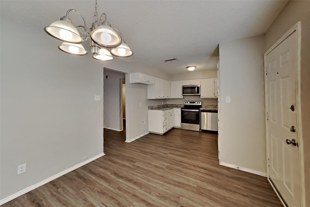 4814 Crest Drive - Photo 5