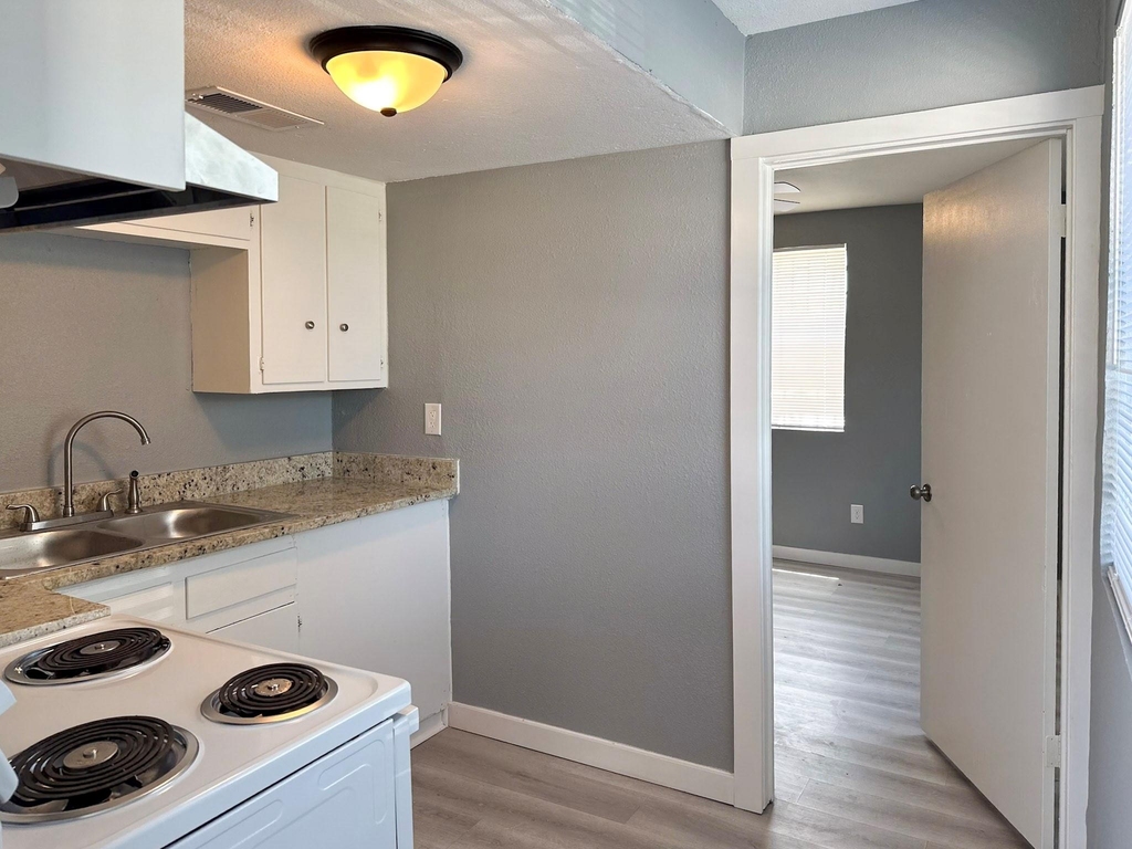 709 W Richmond Avenue - Photo 5