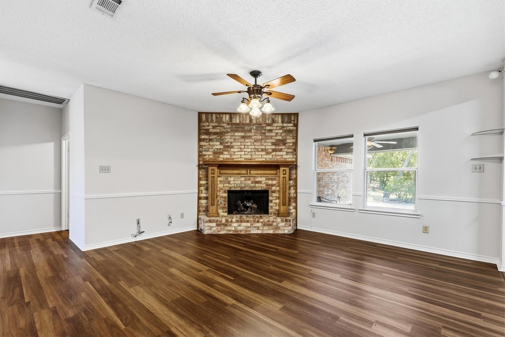5106 Lee Hutson Lane - Photo 2