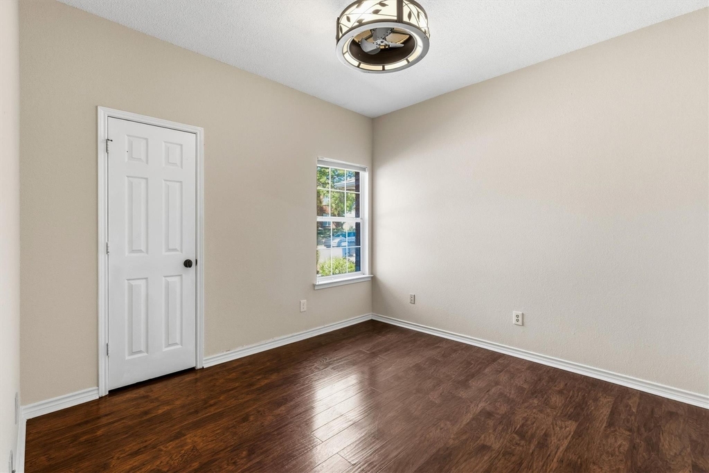 5106 Lee Hutson Lane - Photo 10